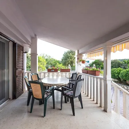Karen - One Bedroom With Balcony A2 *