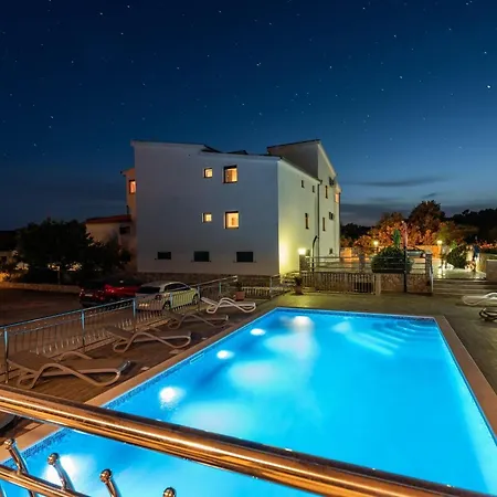 Apartamento Karen - One Bedroom With Balcony A2 *