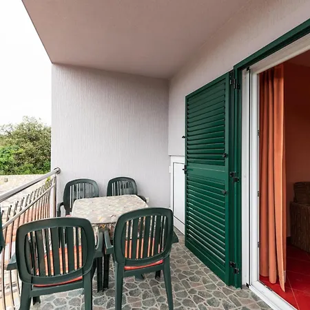 Karen - One Bedroom With Balcony A2 *